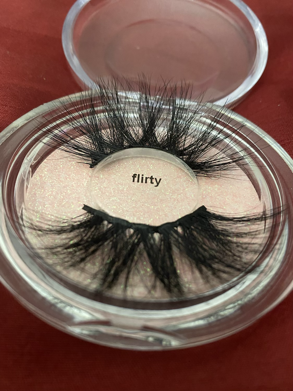 Thumbnail: Divine lashes