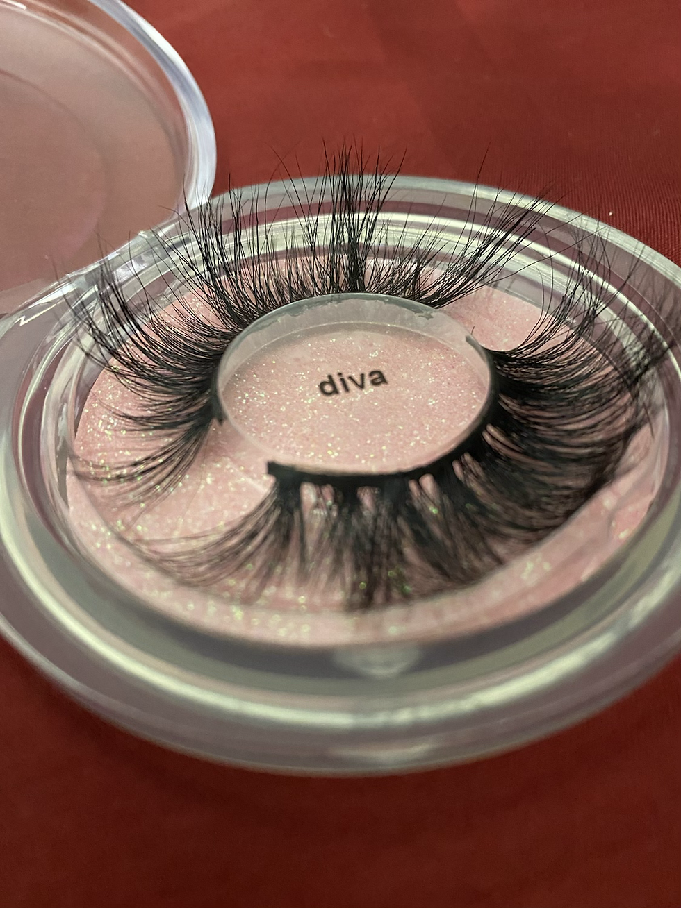 Thumbnail: Divine lashes