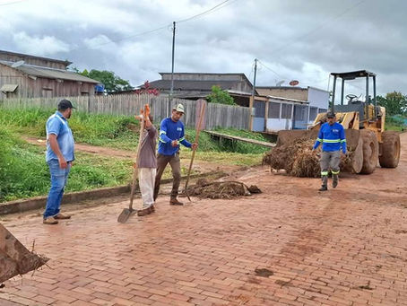 Após quatro dias de folia Prefeitura de Placido reinicia coleta de entulos