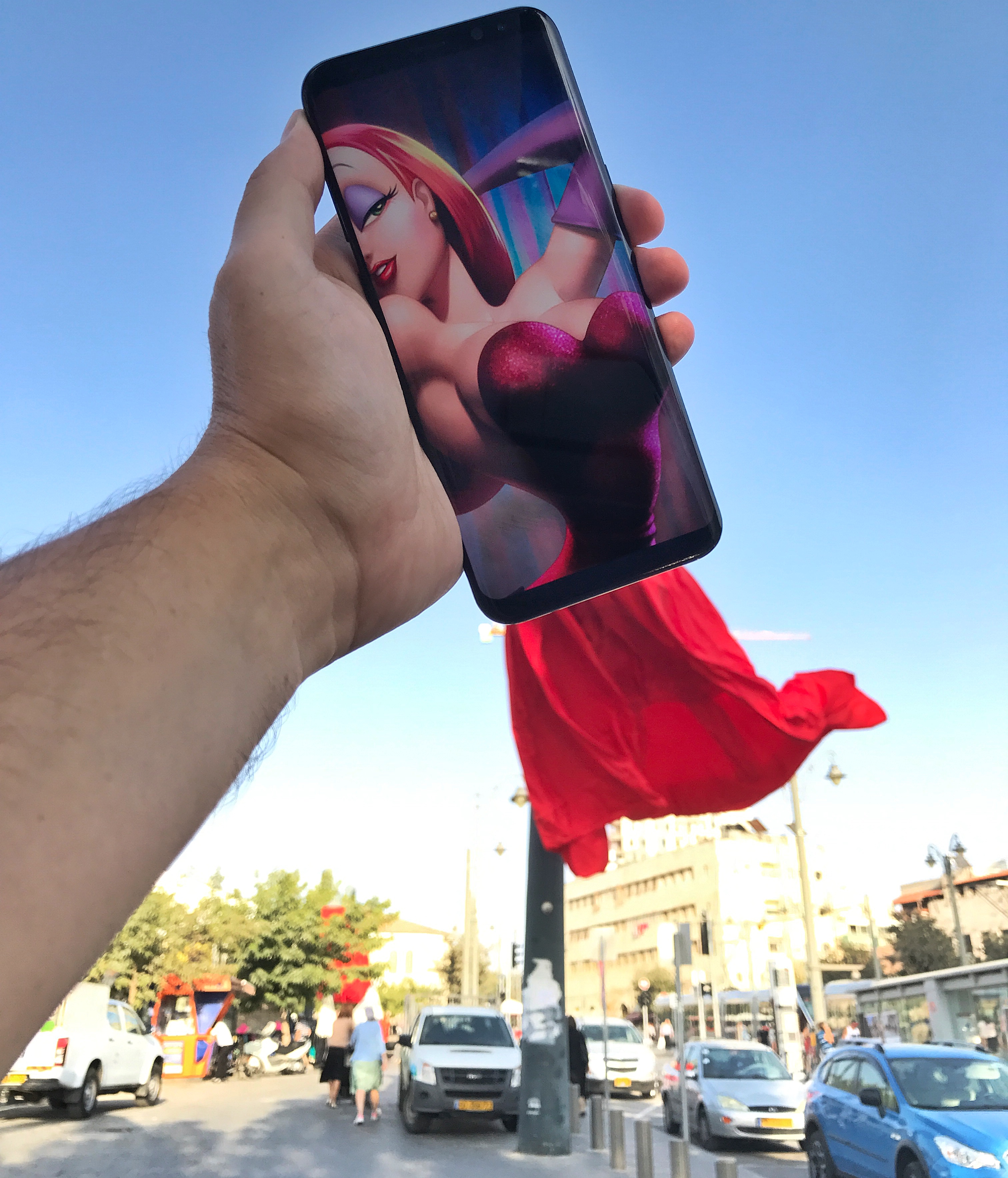 Cool smartphone. Guy from game with smartphone. Cool smartphone. Photo tel. Идеи использования эффекта летающего смартфона.