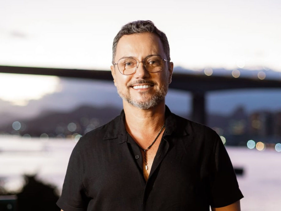 Marcelo Intra se destaca em celebração da Corretora Dinâmica por resultados de vendas pela MedSênior