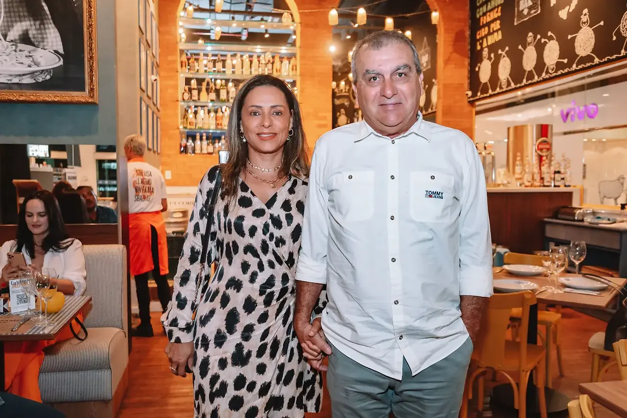 Jarbas Franca Dos Santos e Monica Lyrio Santos