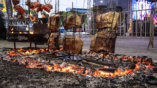 Sucesso de público, Festival de churrasco e de cerveja artesanal ganha mais uma semana