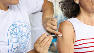 Vacinação sem agendamento em três locais neste sábado