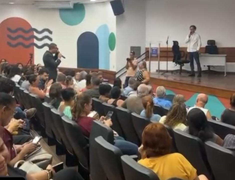 Censura em Audiência PÚBLICA: Direito à voz negado pela administração municipal