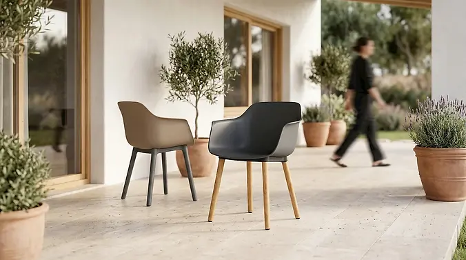 Colección de sillas de madera para hostelería con diseño contemporáneo, materiales resistentes y uso profesional en restaurantes y cafeterías.