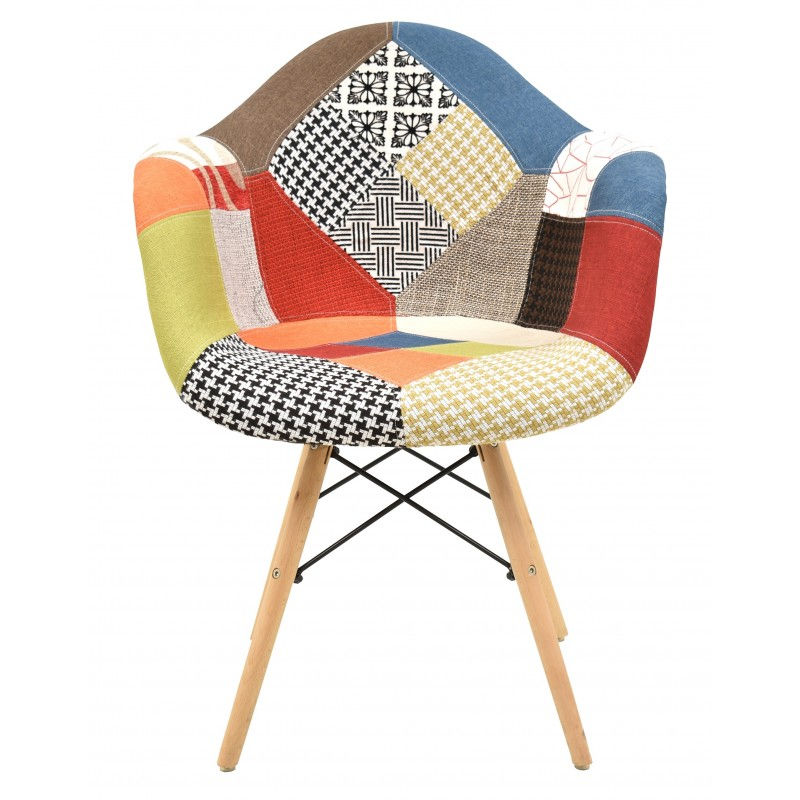 sillón tapizado tejido patchwork y patas de madera