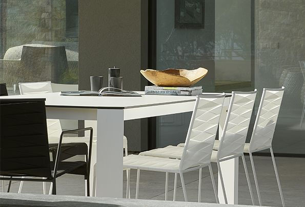 Miniatura: Silla con brazos de acero negra y blanca