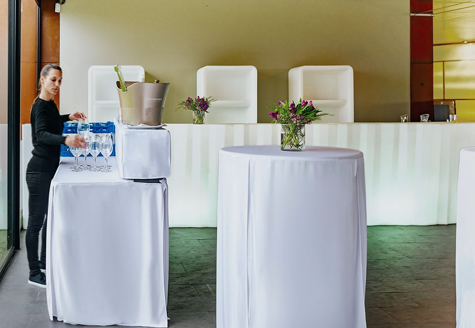 Miniatura: Estante para mesas de banquetes