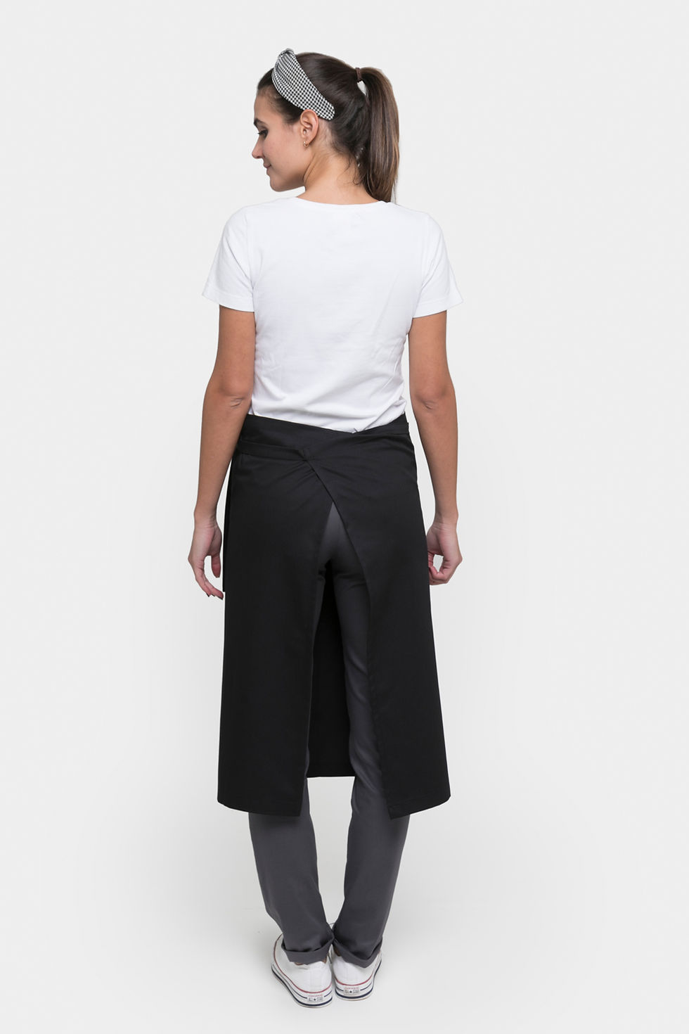 Delantal largo negro con bolsillo