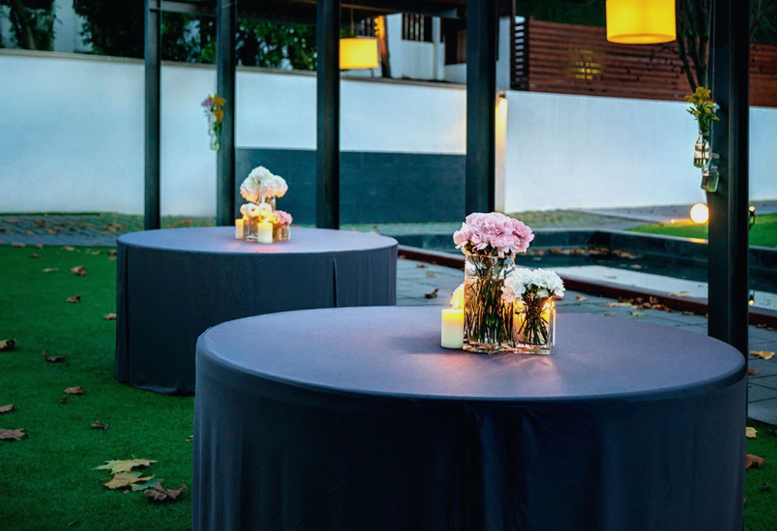 Mesa redonda para catering y eventos 180cm