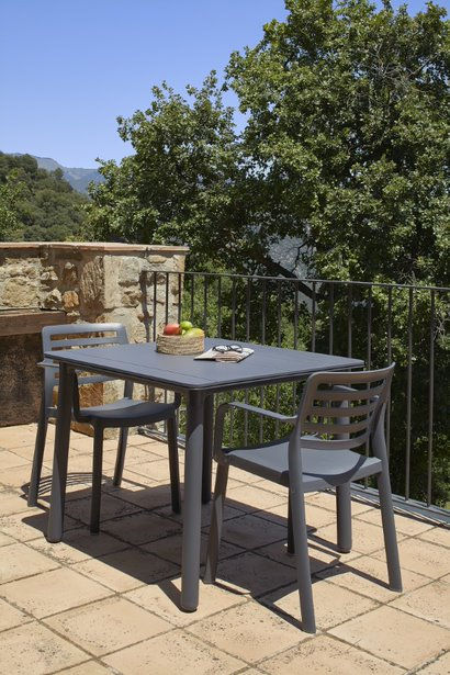 Miniatura: Silla wind con brazos para terrzas de bar