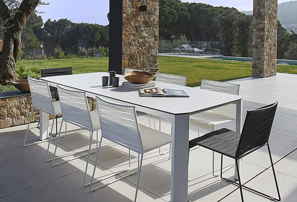 Miniatura: Silla con brazos de acero negra y blanca