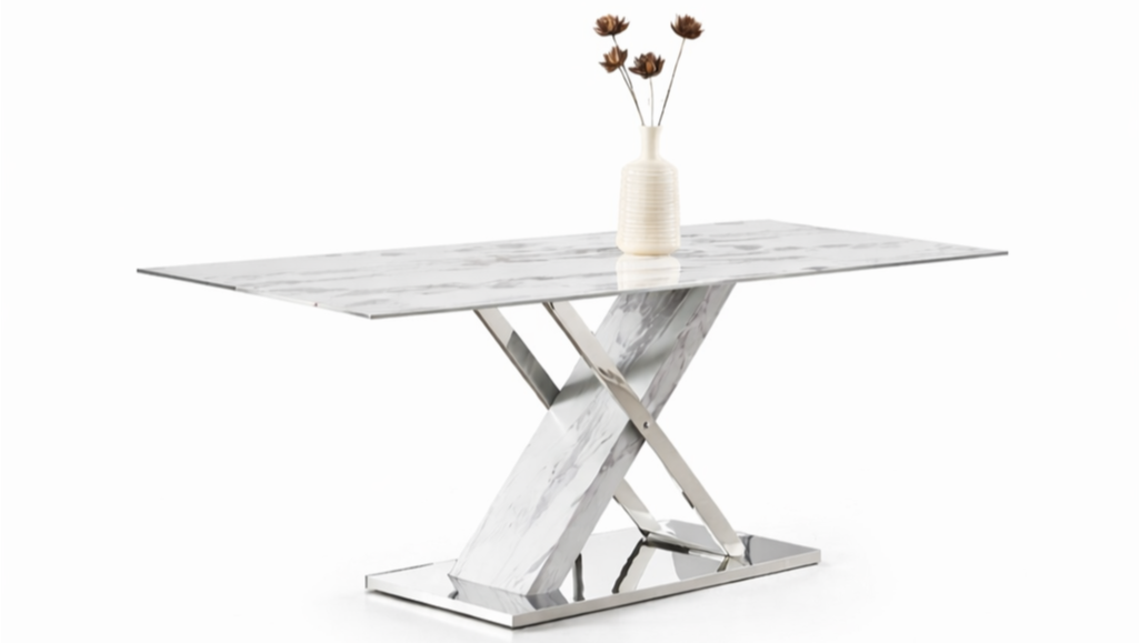Mesa SIGRID de cristal templado efecto mármol blanco con base geométrica de acero inoxidable pulido