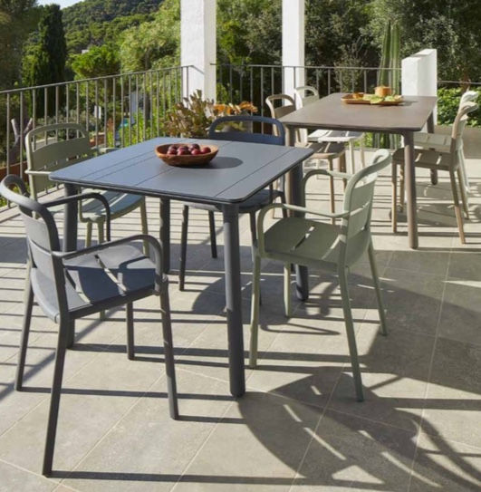 Miniatura: mesa para terrazas, jardines, en polipropileno con fibra de vidrio