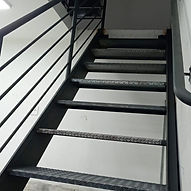 ESCADA RETA ACABADA.jpg