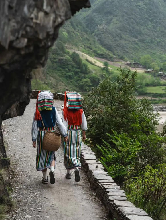 Walk the Cliffside Tea Horse Road