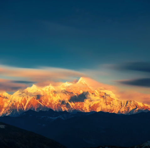 A longer, comprehensive journey from Lijiang to Shangri-La, then to Linzhi and Lhasa, focusing on natural beauty, cultural immersion, and spiritual sites. 