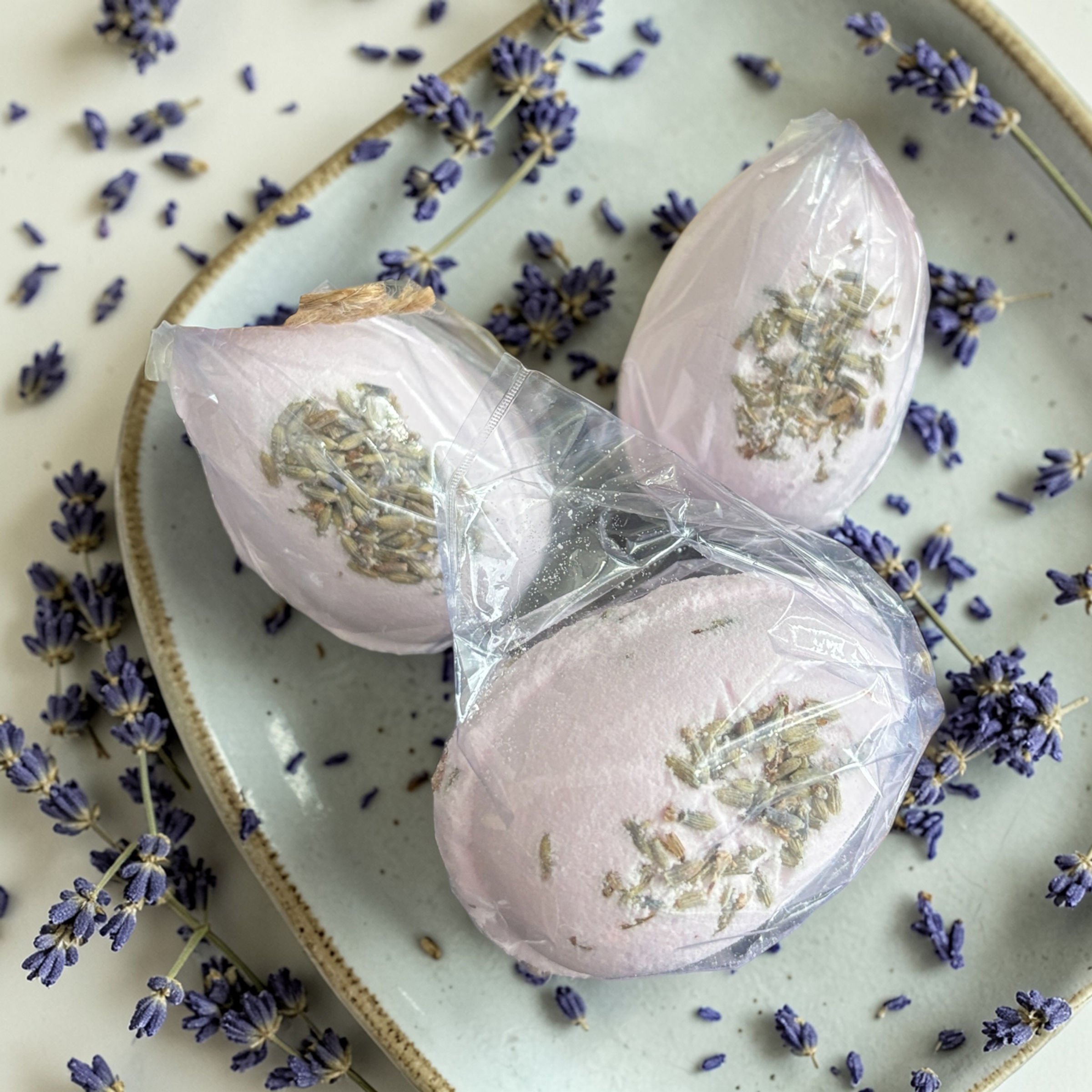 LAVENDER EGG BATH BOMB