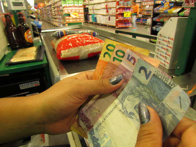Salário mínimo à mesa