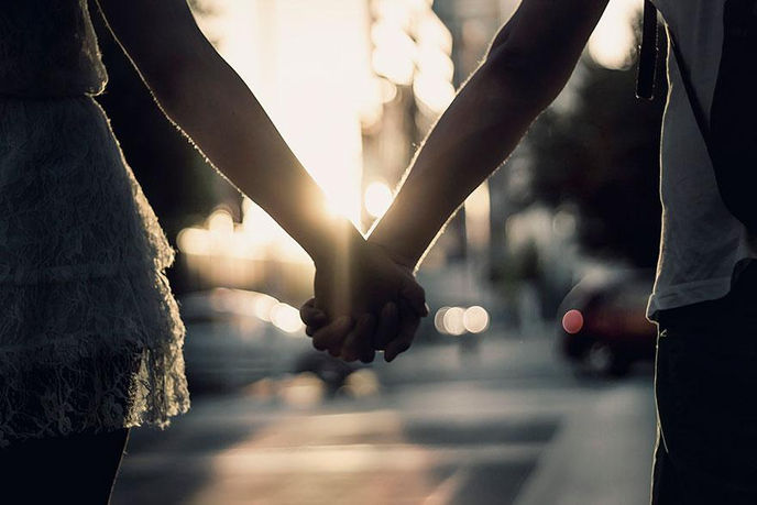 Olhares repressivos, amores oprimidos