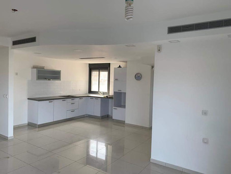 For Sale! 5 room ground floor opposite beach