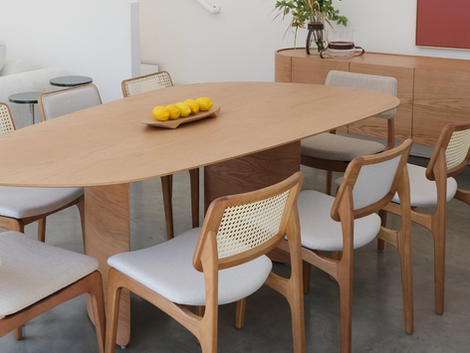 Mesa de jantar orgânica da loja Zig-Zag Móveis em Porto Alegre