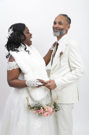 Séance photo de mariage, photo des mariés, photographie au studio photo