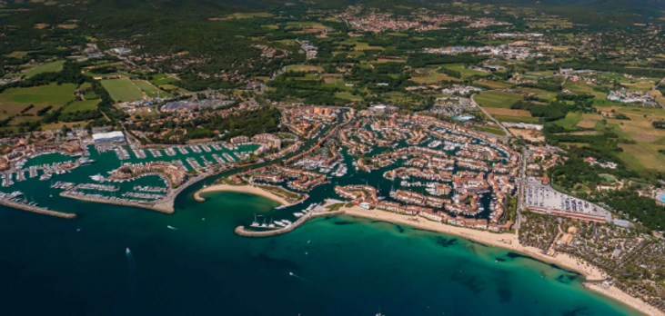 Vue sur le port Grimaud
