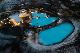 Photoshoot at Myvatn Natural Baths, at sunset and with northern lights.