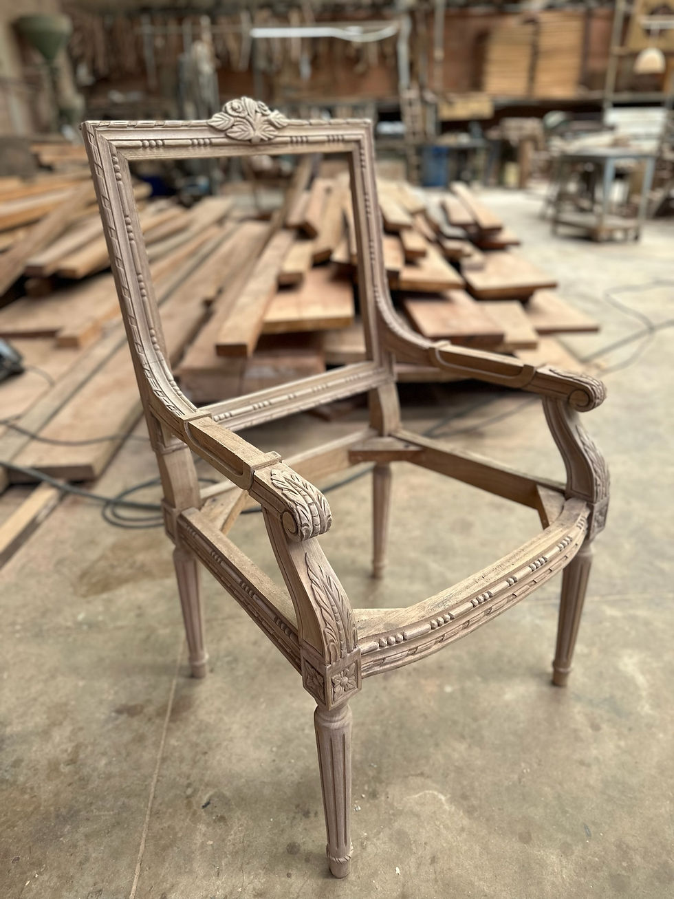 Miniatura: CADEIRA LOUIS - COM BRAÇO