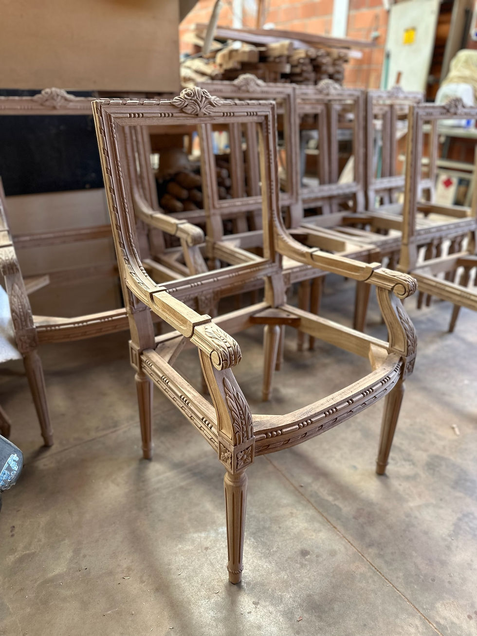 Miniatura: CADEIRA LOUIS - COM BRAÇO