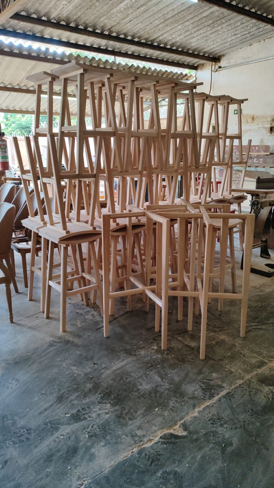 ESTRUTURA BANQUETA CONTEMPORÂNEA GENTLE