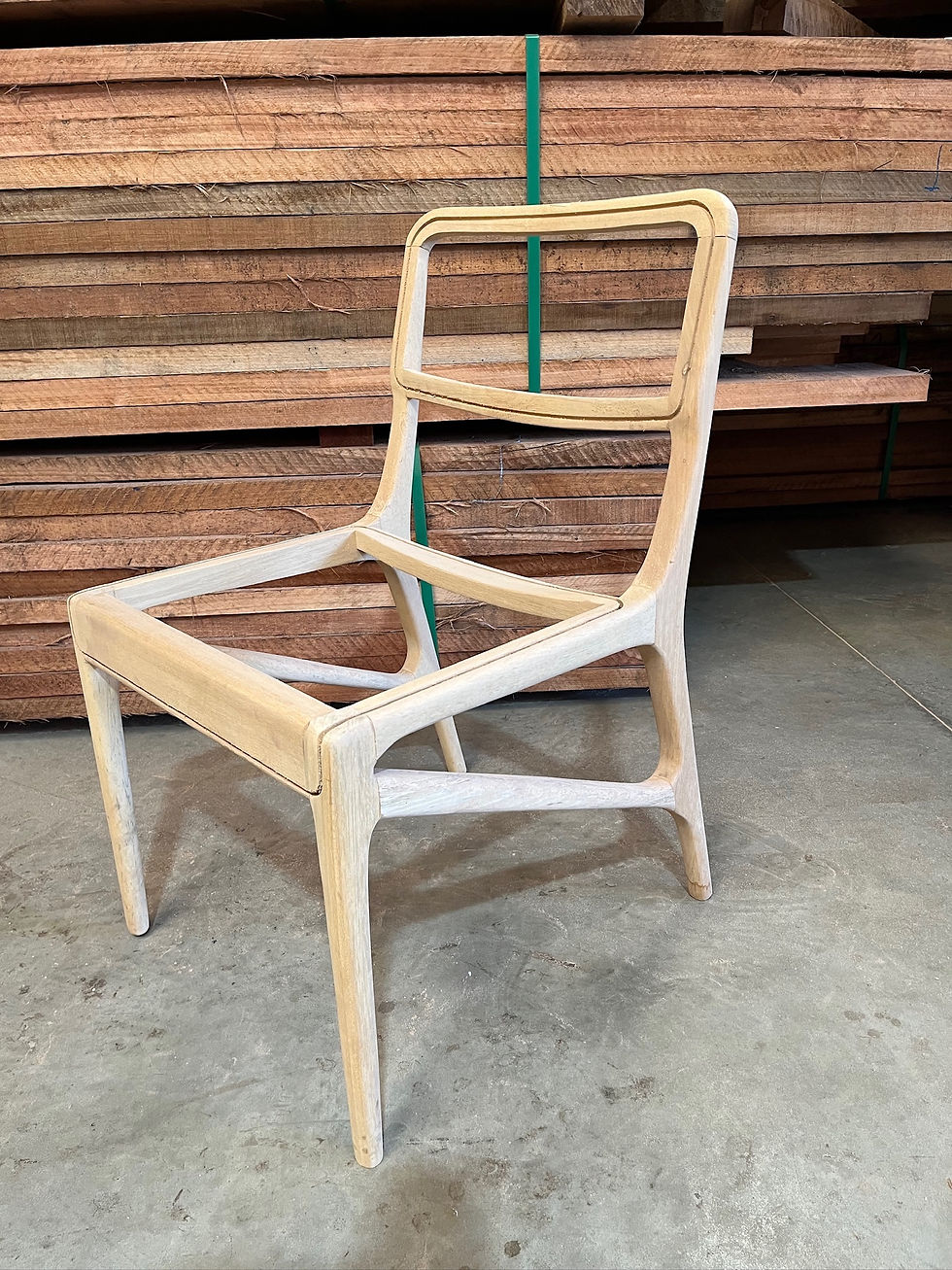 ESTRUTURA CADEIRA CONTEMPORÂNEA BALLY - COM BRAÇOS