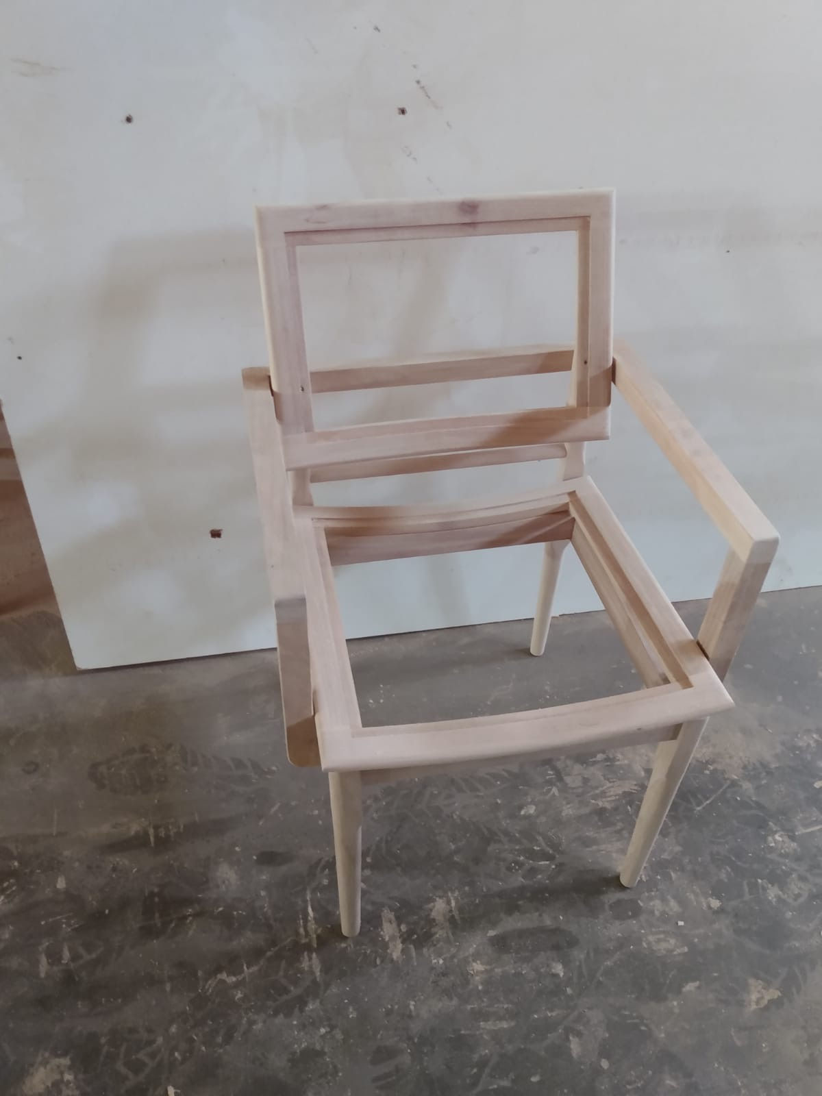 CADEIRA MONIQUE COM BRAÇOS