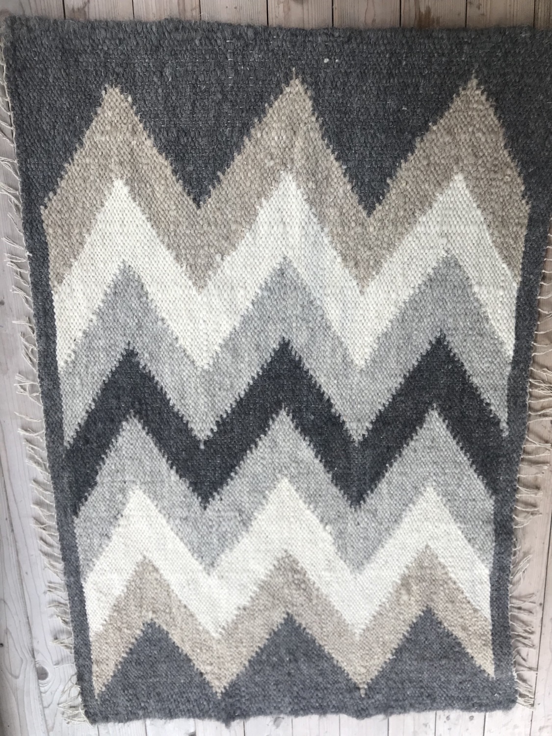 Wool rug called Lizhnyk made by Liz