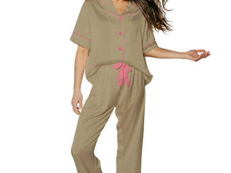 How Matching Silky Sets are the Ideal Outfit for Beach Days and Evening Dinners on Vacation