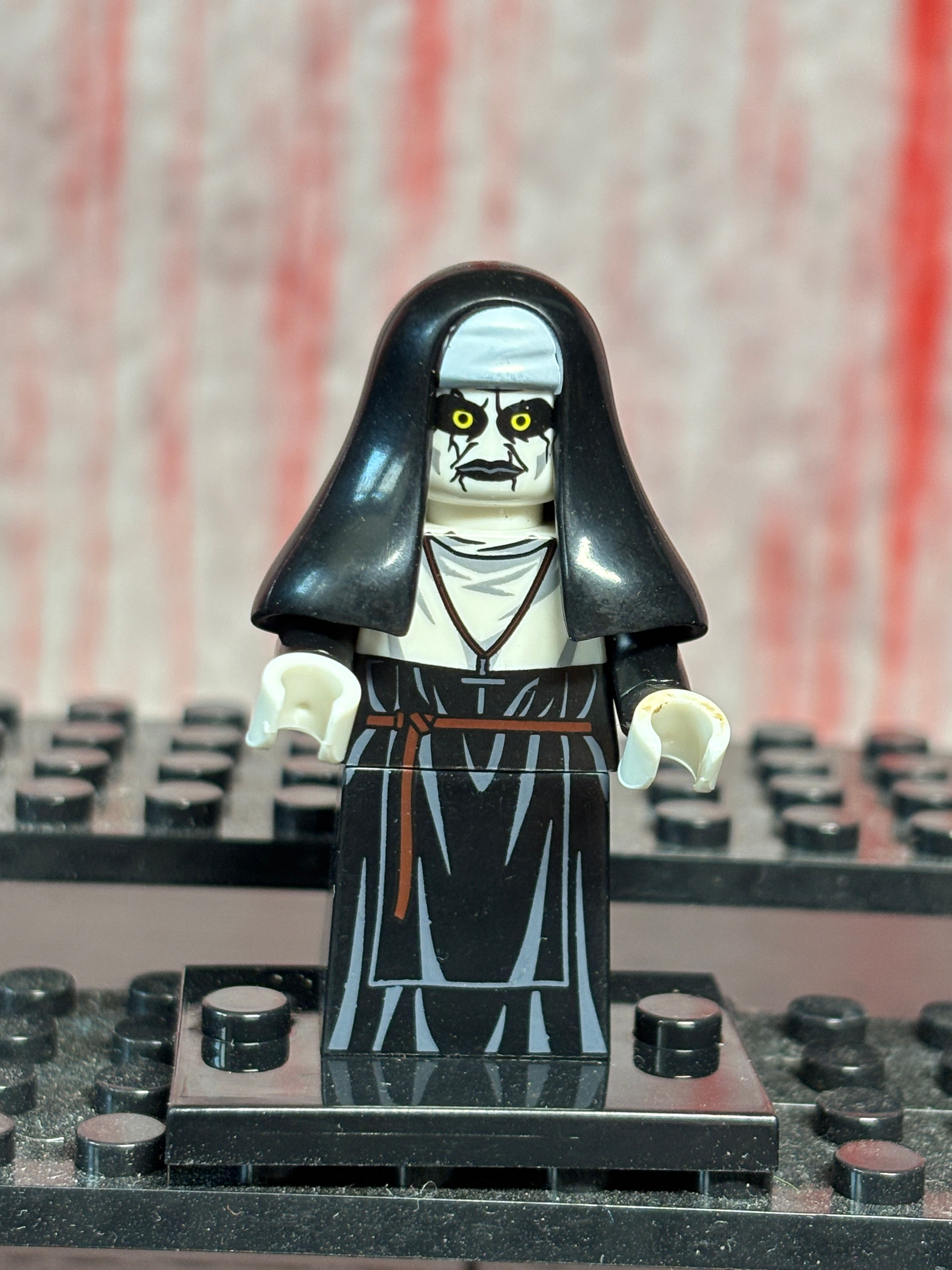Mini-Fig: The Nun