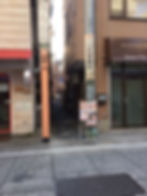 ④ローソン前の路地