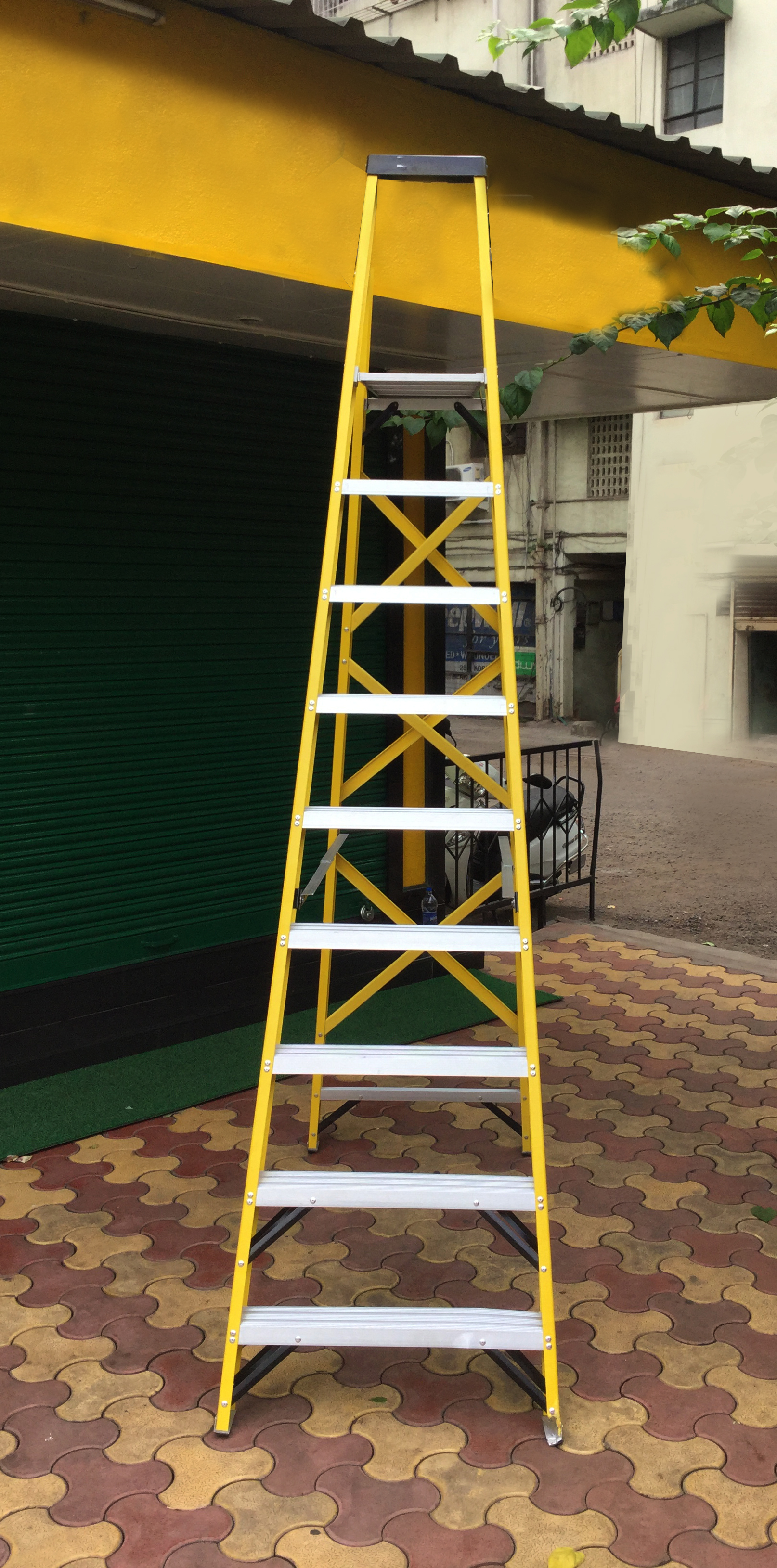 TACKLERSLADDERS FOR INDUSTRIAL&DOMESTIC USEINDUSTRIAL STEP PL LADDER