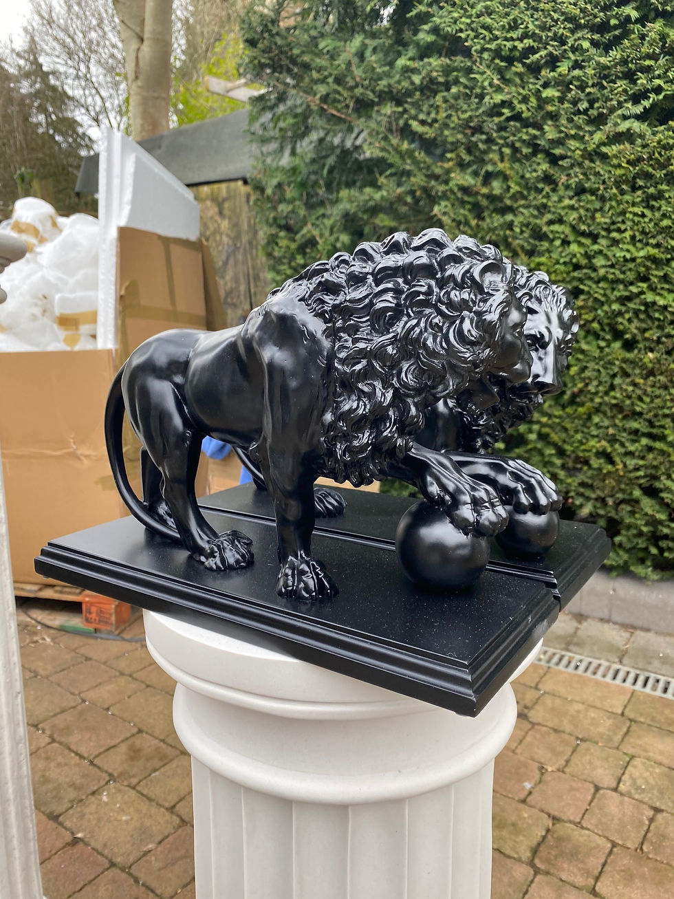 Thumbnail: The Medici & Vacca Lions - 20th Century Marble Sculpture Pair