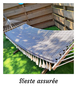 Hamac dans le jardin ombragé de la maison