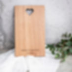 Schneidebrett aus Holz mit persönlicher Gravur