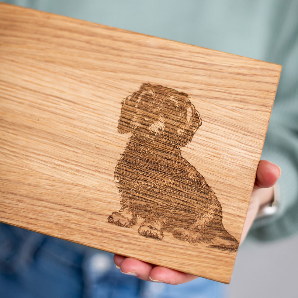 Miniaturbild: Schneidebrett Holz Dackel Gravur Motiv Detail