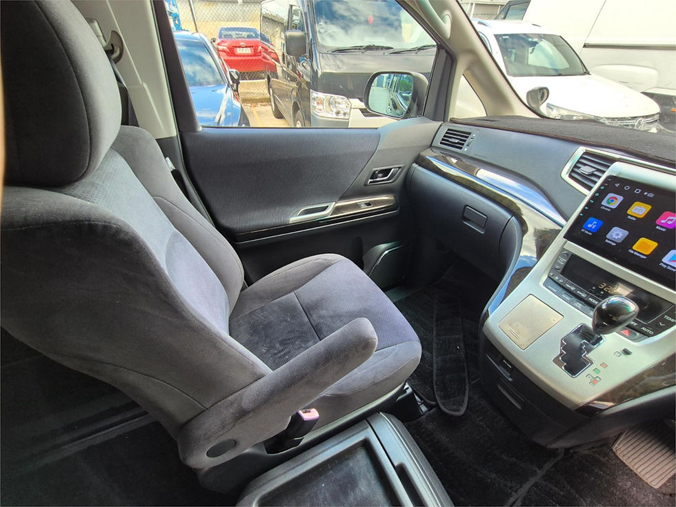 Thumbnail: 2011 Toyota Vellfire
