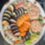 C100. 32 futo, 20 hoso, 16 makis, 10 nigiris, 12 dragon eyes, 12 pizzas sushi