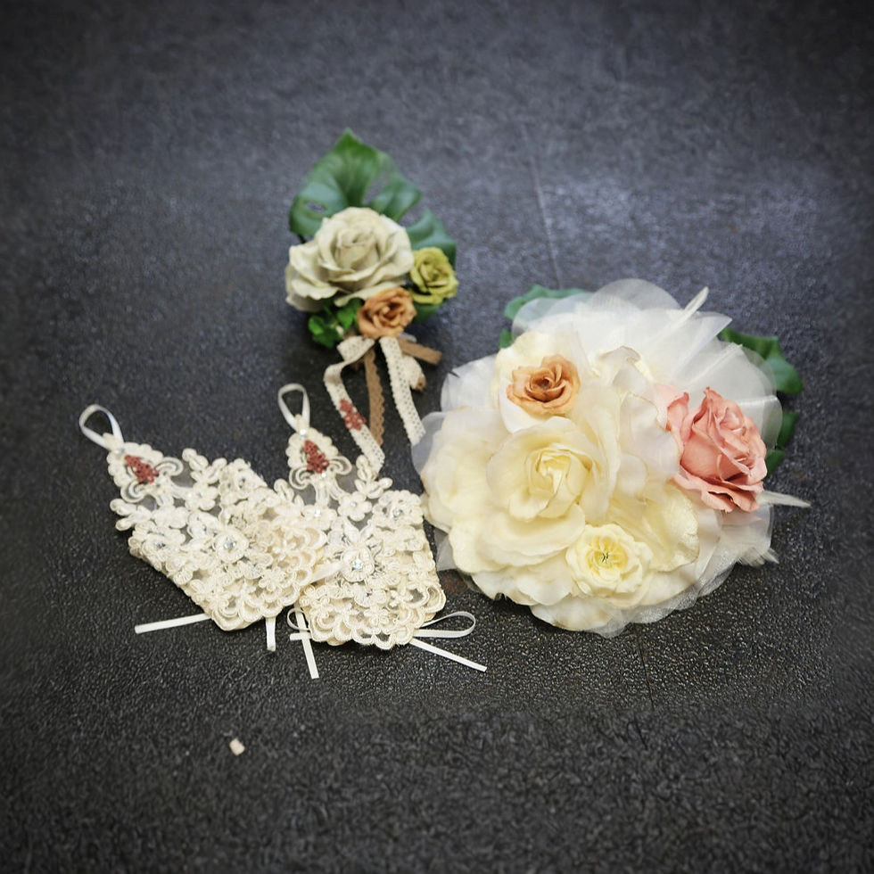 白バラのコサージュ