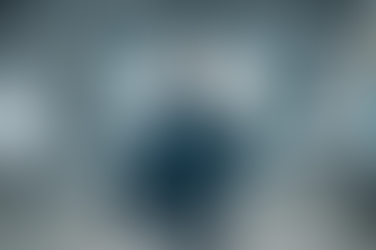 Engenheiro projetando um sistema de ventilação industrial