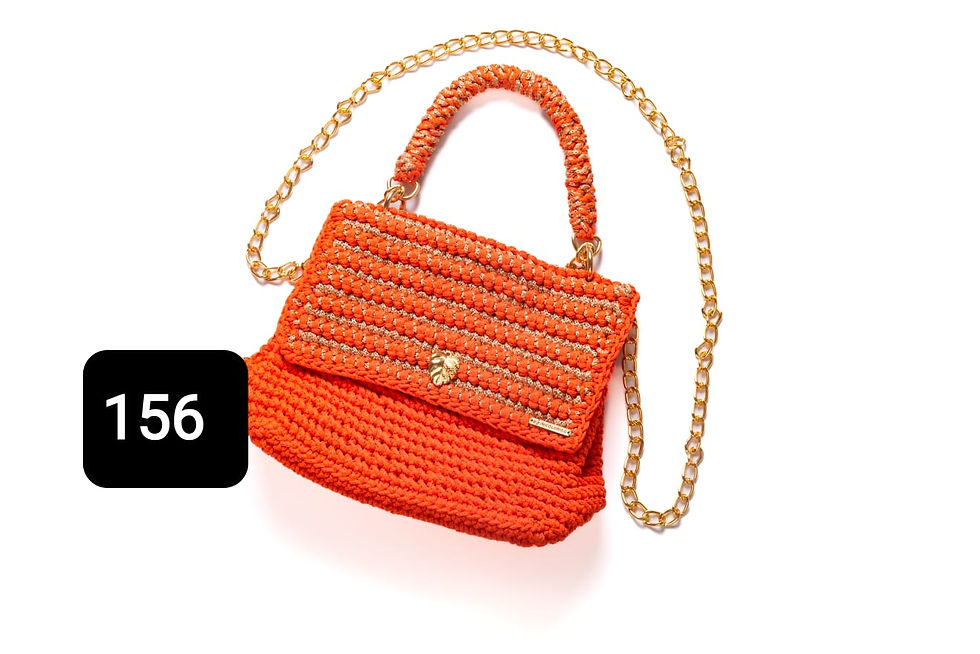 Bolsa em fio náutico com o bolso interno e fecho imantado.