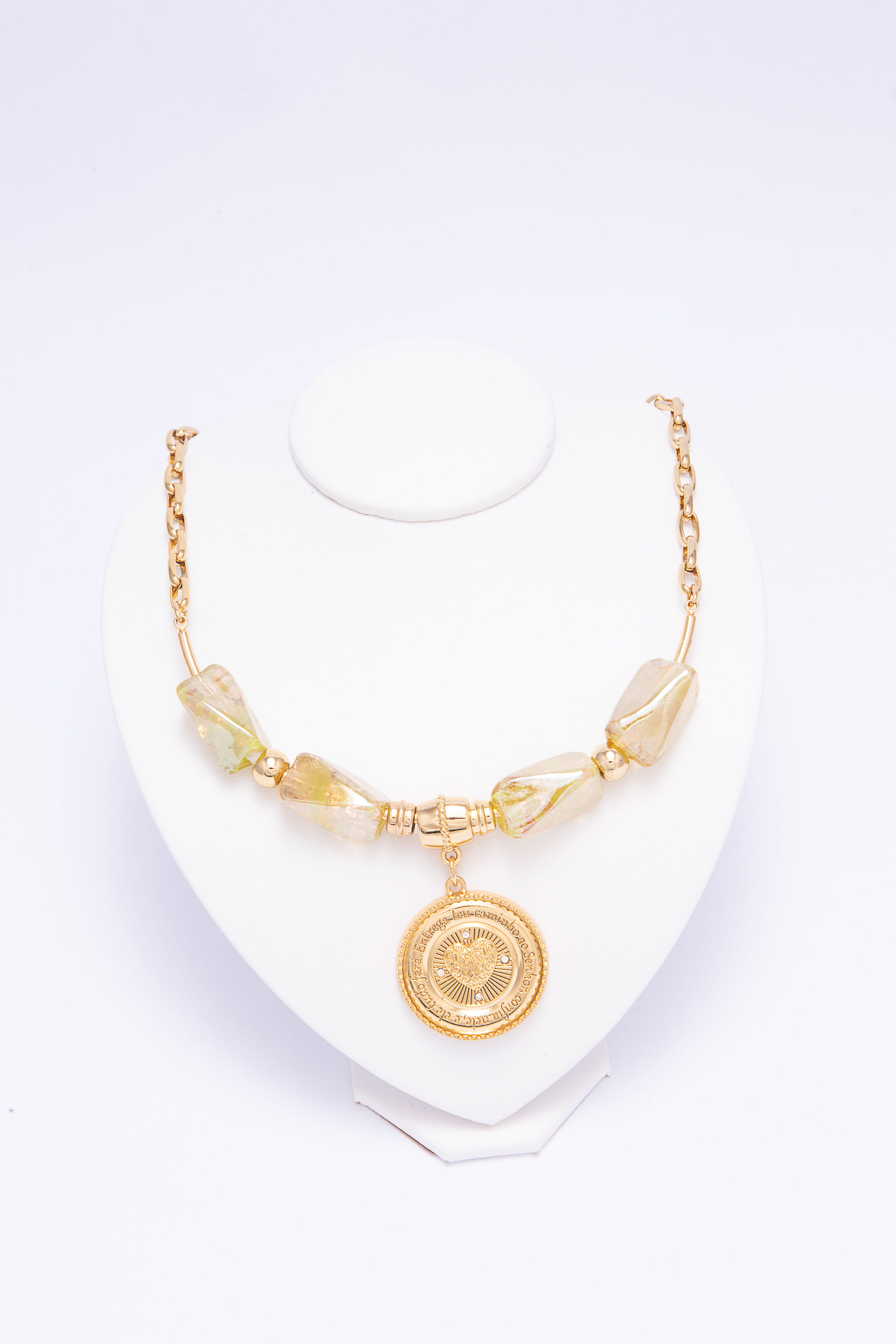 Colar em metal dourado e murano
